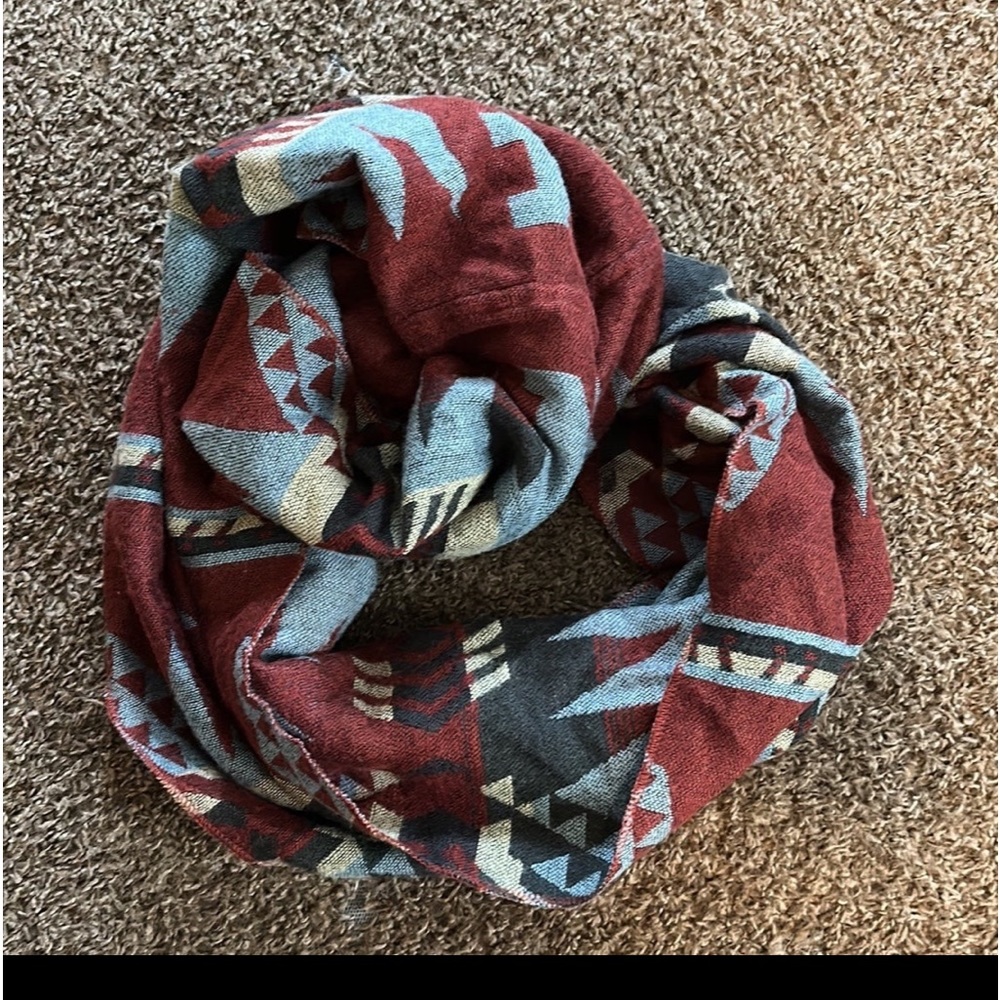 Aztec Infinity Scarf - Picture 2 of 5